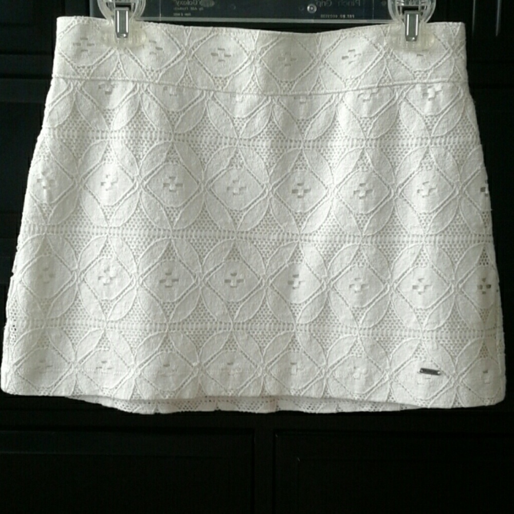 🌻 NWOT Hollister Lace Mini Skirt 🌻
